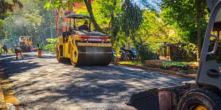 Vialidad ejecuta nueva etapa de pavimento sobre empedrado en Eldorado