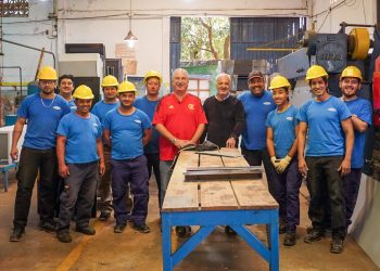 Passalacqua visitó fabricantes de heladeras y los felicitó por «diversificar la industria misionera»