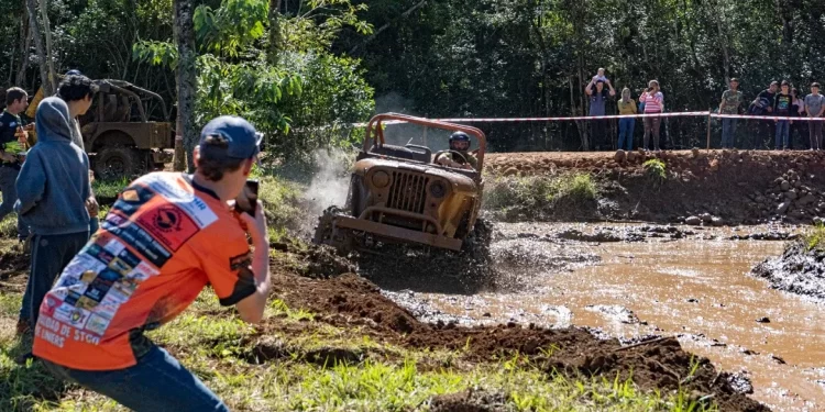 Más de 100 Jeeps 4×4 rugieron en el noveno encuentro en Dos de Mayo