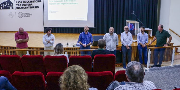 Productores de yerba mate y té se capacitan en agronegocios