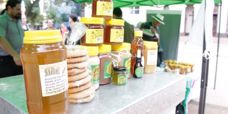 La apicultura posiciona al país como uno de los principales exportadores mundiales de miel