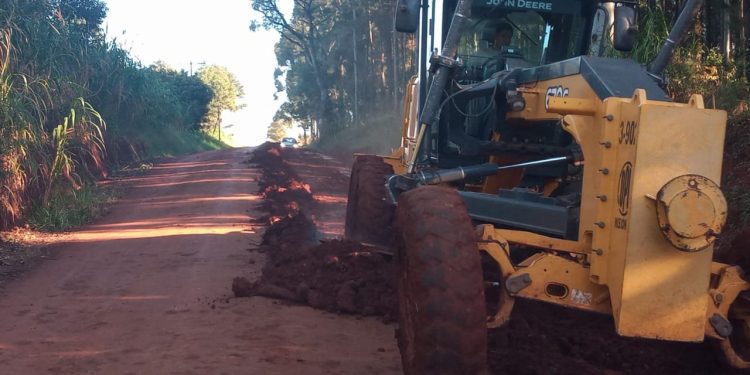 Vialidad continúa con el mantenimiento de caminos vecinales y rutas provinciales terradas
