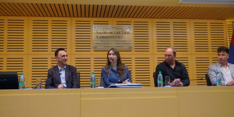 Celebran el día de las cooperativas con una conferencia en la Legislatura