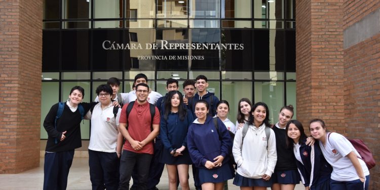 “La explicación, la metodología, los recursos y la tecnología, hacen que el recorrido sea excelente para los estudiantes”