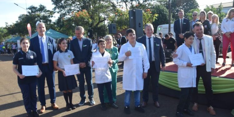 Con más de 700 estudiantes, se realizó en Apóstoles el Compromiso con el Ambiente