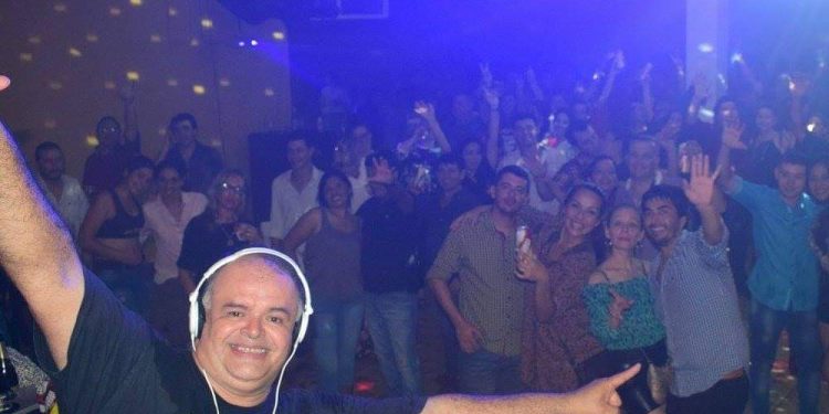 Posadas: DJ Vaca presenta la segunda edición de “La Noche del Plástico Negro”