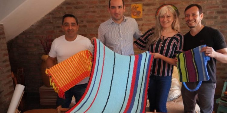 Emprendedores de San Ignacio y Jardín América recibieron microcréditos para potenciar sus unidades productivas