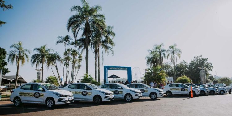 Entregaron nuevas unidades de Ahora Taxi en Puerto Iguazú