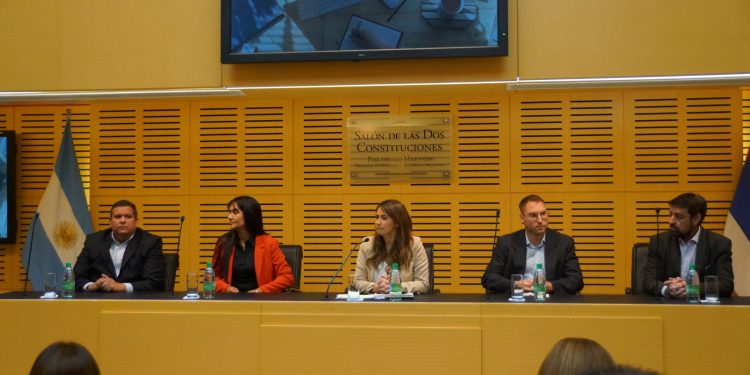 Legislatura: presentaron la Red de Escuelas inteligentes