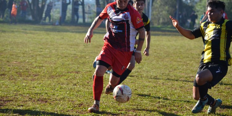 Liga Regional Obereña de Fútbol: El «Exa» se adelantó y en la otra llave terminaron igualados en la ida de las semifinales