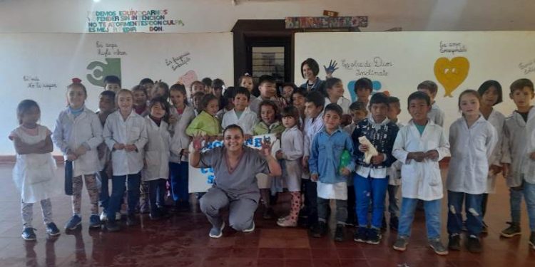 Enfermeros del Hospital de Campo Grande dictan talleres emocionales en la comunidad educativa