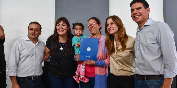 El ministro de Desarrollo Social recorrió obras en Puerto Esperanza junto al gobernador y a Tolosa Paz