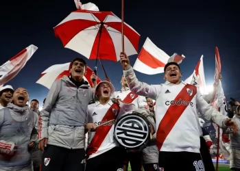Liga Profesional: River celebra el título ante Racing, en el Monumental