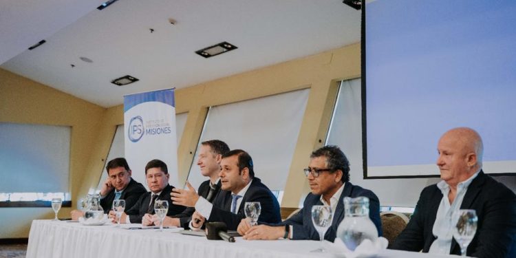 Herrera Ahuad visitó la Ciudad de las Cataratas con una agenda vinculada a la salud y el turismo