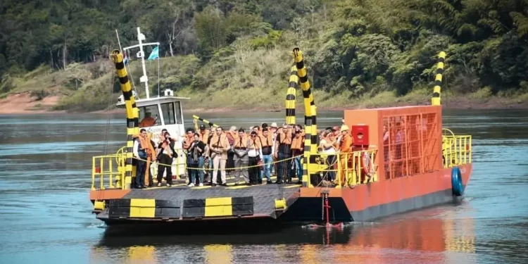 Comenzó a operar la balsa internacional que une Eldorado – Mayor Otaño