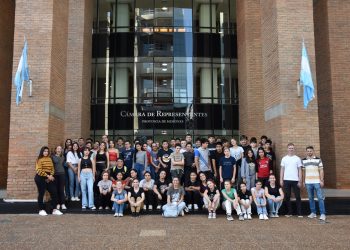 Jóvenes del programa Yendo, el Fun Tour del Conocimiento recorrieron la Legislatura