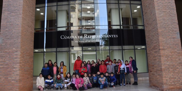Estudiantes de Campo Viera y Montecarlo aprendieron y se divirtieron en la Legislatura