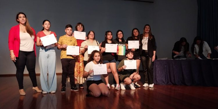 Cerro Azul:  Dudek acompañó a los deportistas destacados en los Juegos Culturales Evita