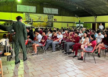 El sueño de volar y conocer la aeronáutica reunió a más de 400 jóvenes en Eldorado