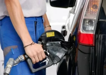 Congelan precios del combustible hasta el 31 de octubre