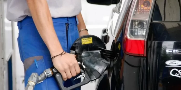 Congelan precios del combustible hasta el 31 de octubre