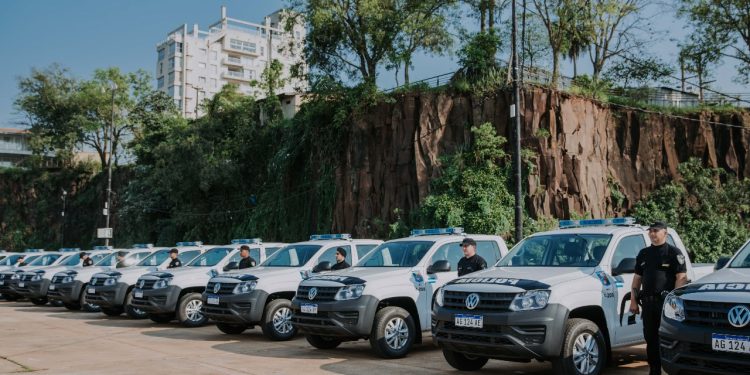 Habilitaron el Centro Integral de Operaciones 911 y entregaron patrulleros para reforzar la seguridad en Misiones