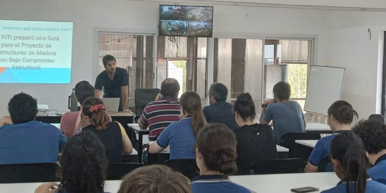 Buscan potenciar el desarrollo foresto industrial de la Ruta 14