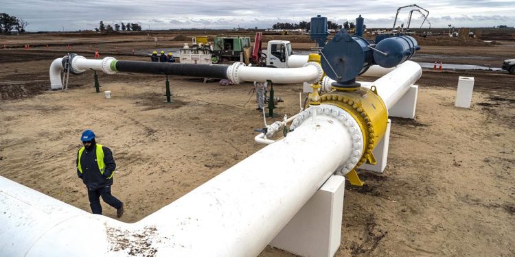 Argentina garantiza exportaciones de gas natural a Chile hasta diciembre de 2024