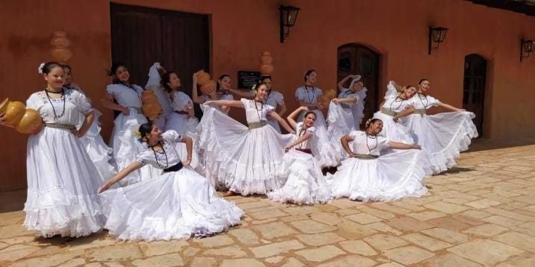 Gala de danzas paraguayas, este fin de semana en el Teatro Lírico