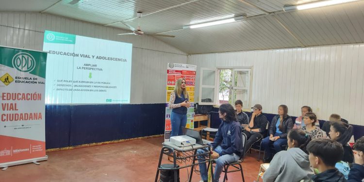 La Escuela de Educación Vial capacitó a adolescentes de Pozo Azul
