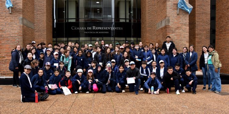 Más de 100 chicos visitaron la Cámara de Representantes