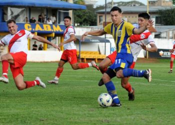 Torneo Provincial: Mitre goleó y quedó a un paso del título