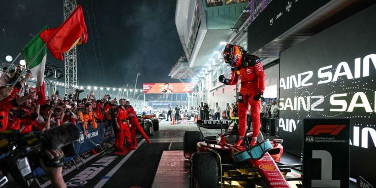 Formula 1: Carlos Sainz se impuso en Singapur y cortó la racha ganadora de Max Verstappen