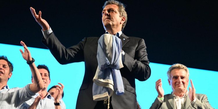 Elecciones: Massa fue el más votado y llega con casi siete puntos de ventaja al balotaje con Milei