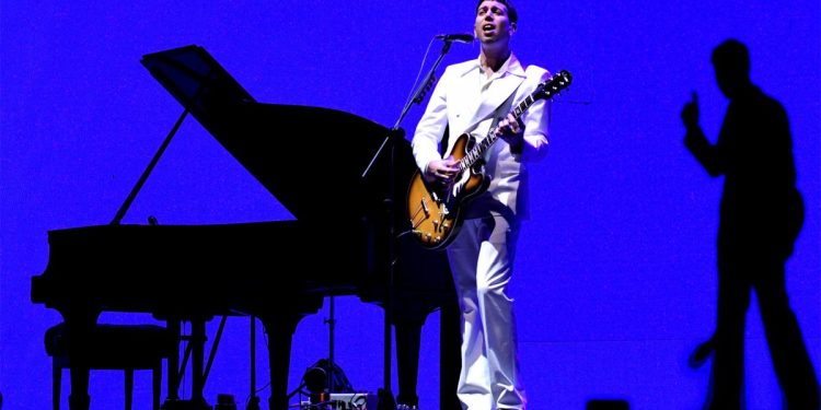 Juan Ingaramo, Conociendo Rusia y Zeze di Camargo las propuestas de la agenda de noviembre