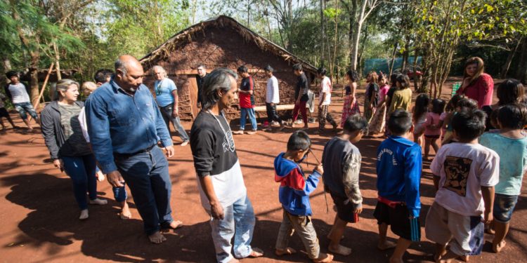 Viviendas sustentables, educación y producción para familias Mbya