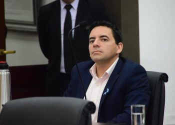 Pablo Velázquez presentó un proyecto para ampliar el horario de apertura de los baños públicos en la Costanera de Posadas