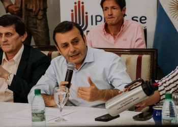 El gobernador acompañó la presentación de Posadas Mágica