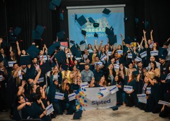 Alrededor de 100 estudiantes del SiPTeD celebraron su acto de egresados en San Vicente