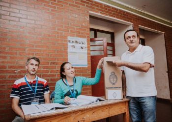 “Lo más importante es poder seguir eligiendo en democracia”, dijo Herrera Ahuad al emitir su voto