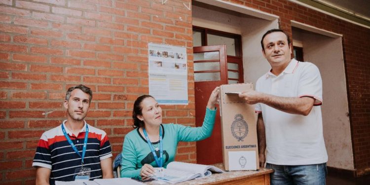 “Lo más importante es poder seguir eligiendo en democracia”, dijo Herrera Ahuad al emitir su voto