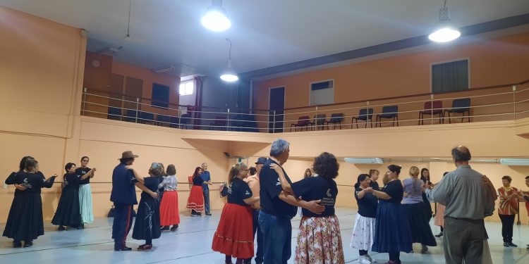 La Escuela de Ballet Folklórico del Parque cierra el año en el Teatro Lírico