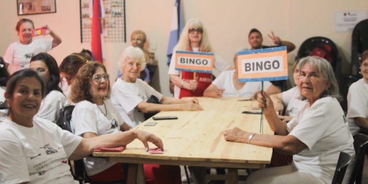 Posadas: exitoso Té Bingo para adultos mayores