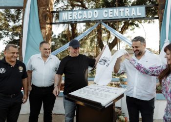 El gobernador Passalacqua reconoció la trayectoria del Mercado Central en su 40º aniversario