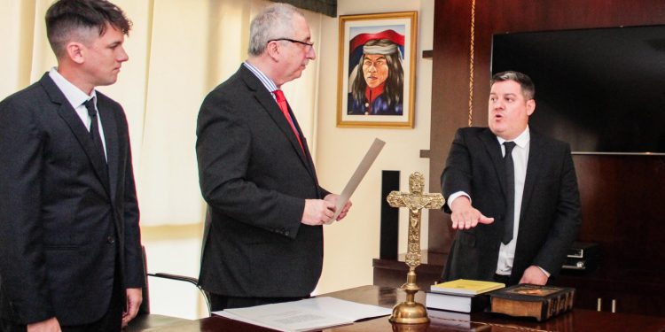 Juraron los ministros del gabinete provincial
