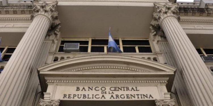 El Banco Central ofrece la primera serie del bono para importadores