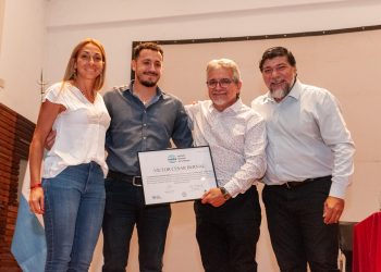 El percusionista Cacho Bernal ya tiene el título de doctor