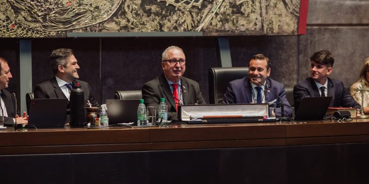 Hugo Passalaqcua asumió el cargo de gobernador de Misiones