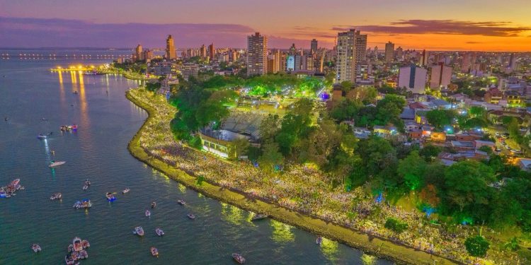 Un modelo de equilibrio sin ajuste sobre la gente