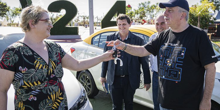 Más trabajadores del volante recibieron las unidades 0Km del Ahora Taxi